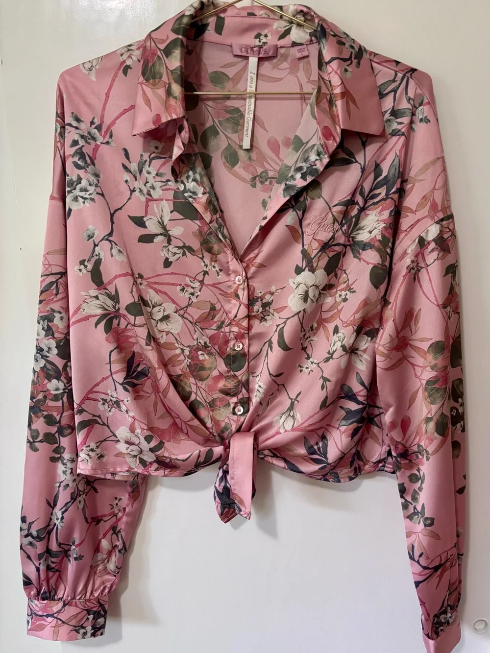 Guess| ‘Jun’ Pink Floral Satin Tie-Front Cropped Button Down Shirt Sz L - Picture 2 of 8